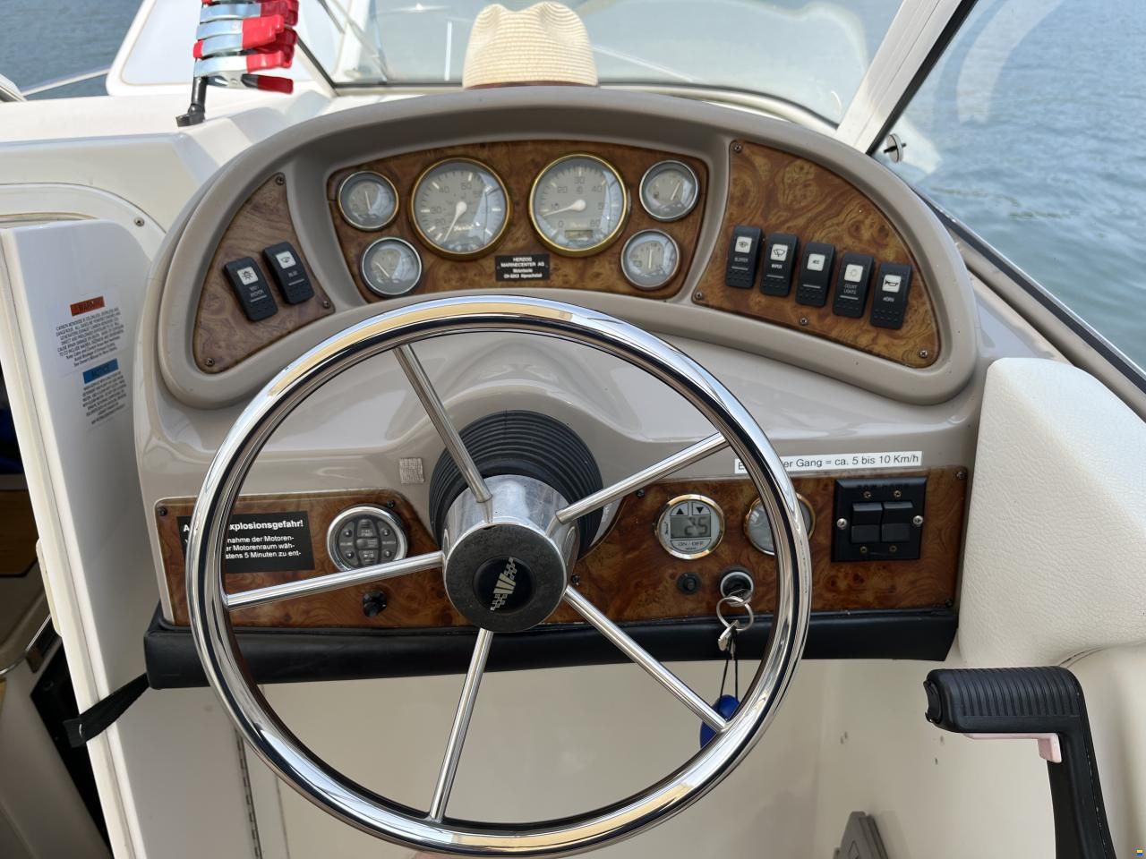 Wellcraft Martinique 2400
