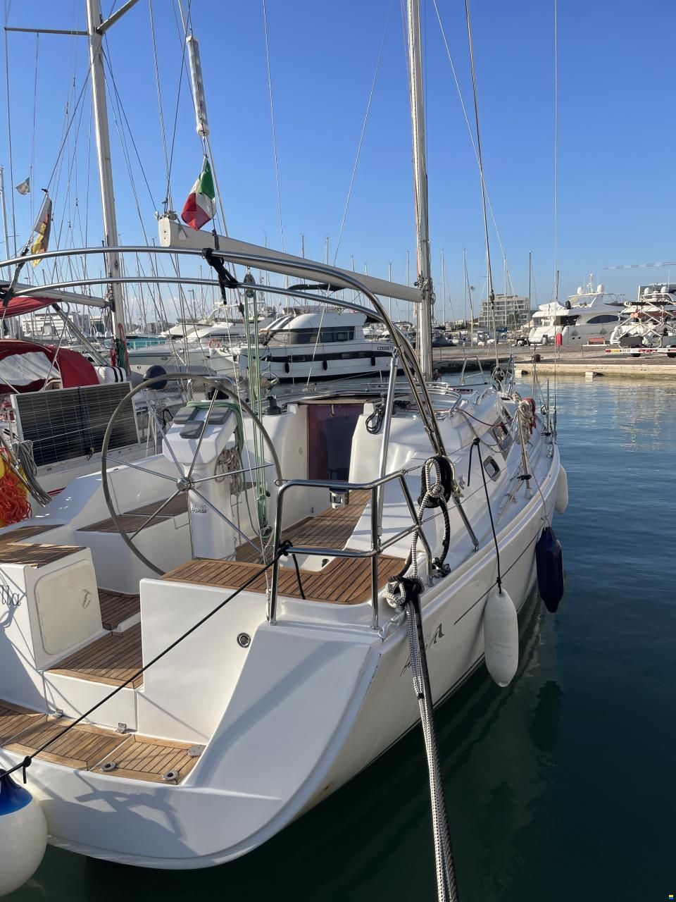 Hanse 325