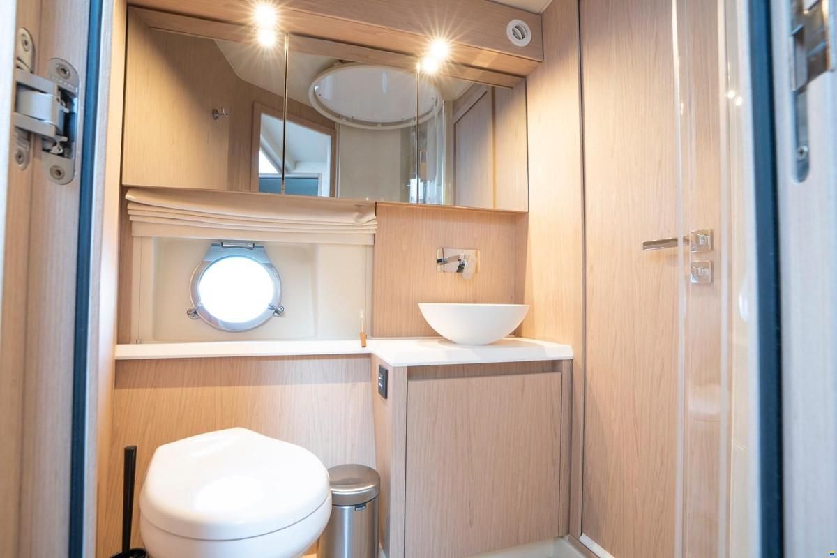 Monte Carlo Yachts 5