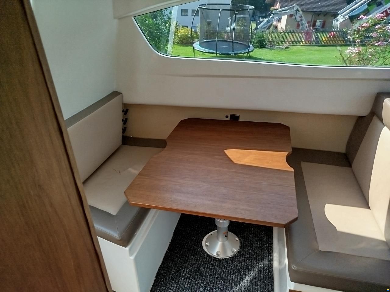Galia 670 Middle Cabin