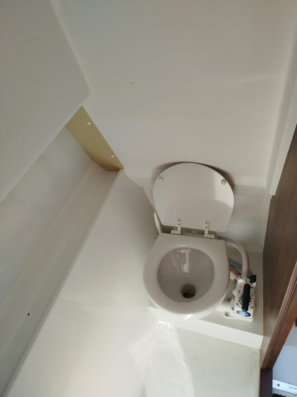 Galia 670 Middle Cabin