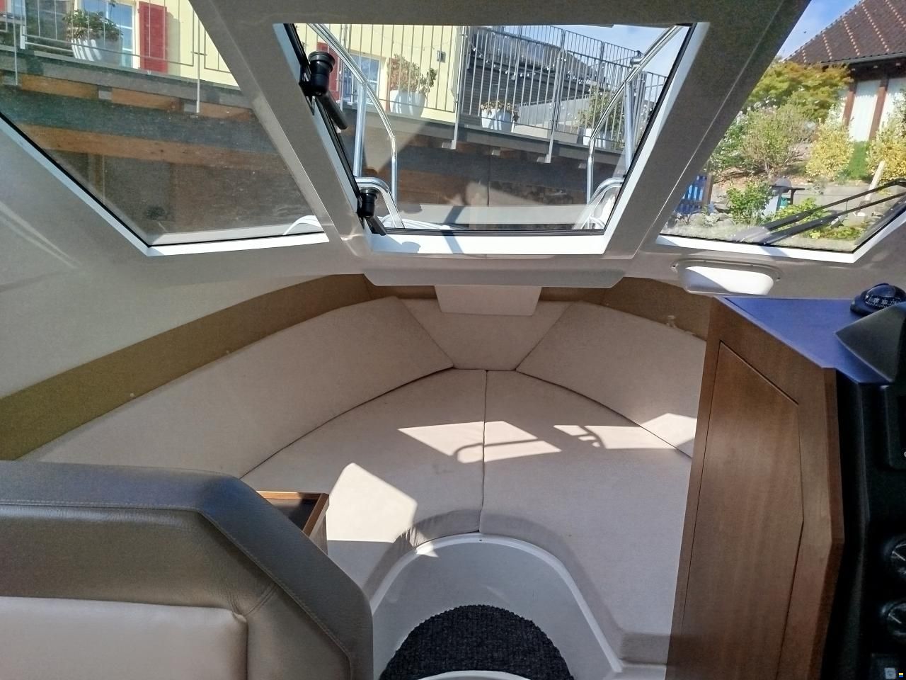 Galia 670 Middle Cabin