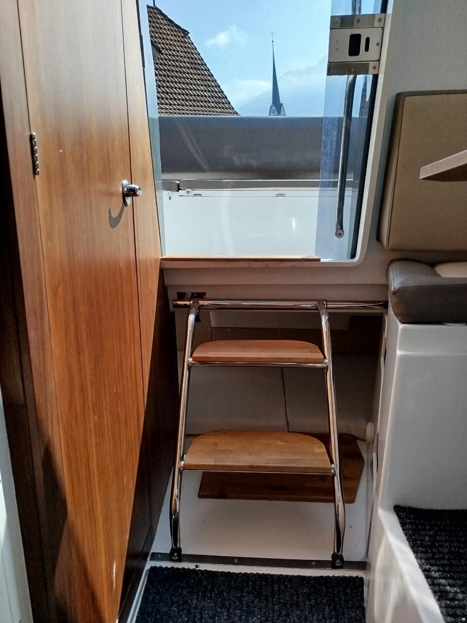 Galia 670 Middle Cabin