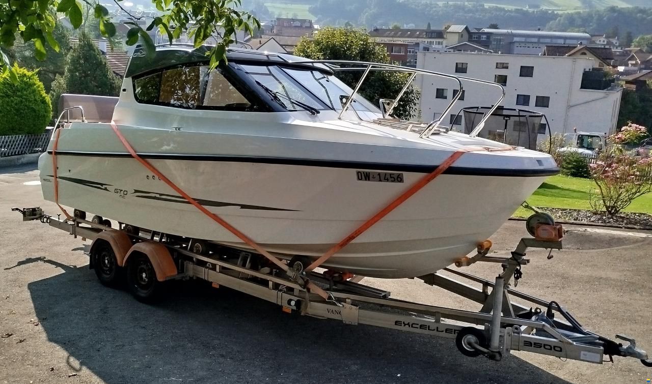 Galia 670 Middle Cabin