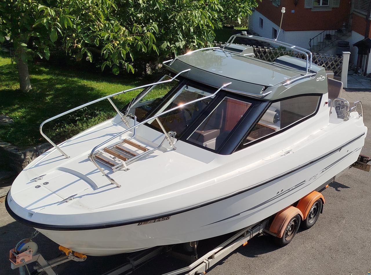 Galia 670 Middle Cabin