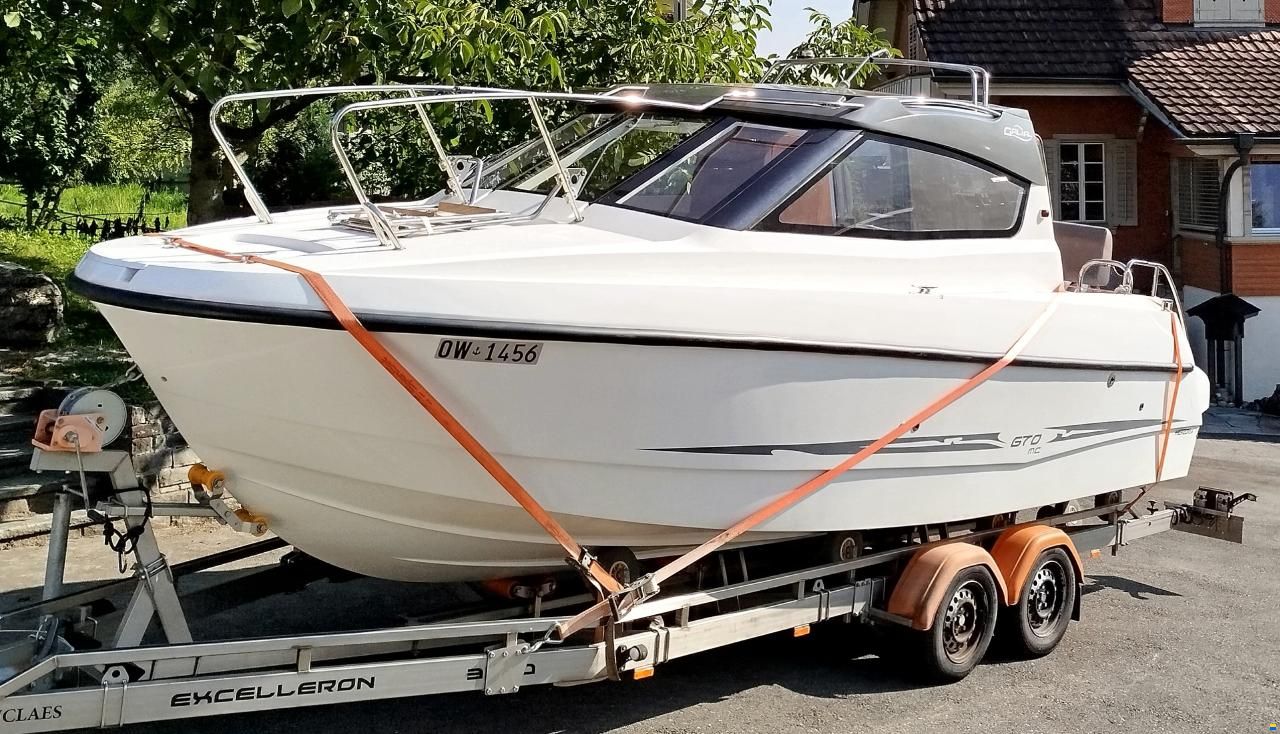 Galia 670 Middle Cabin