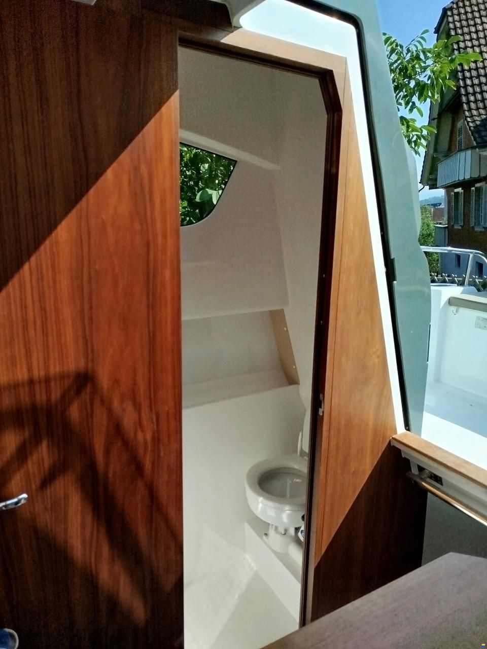 Galia 670 Middle Cabin