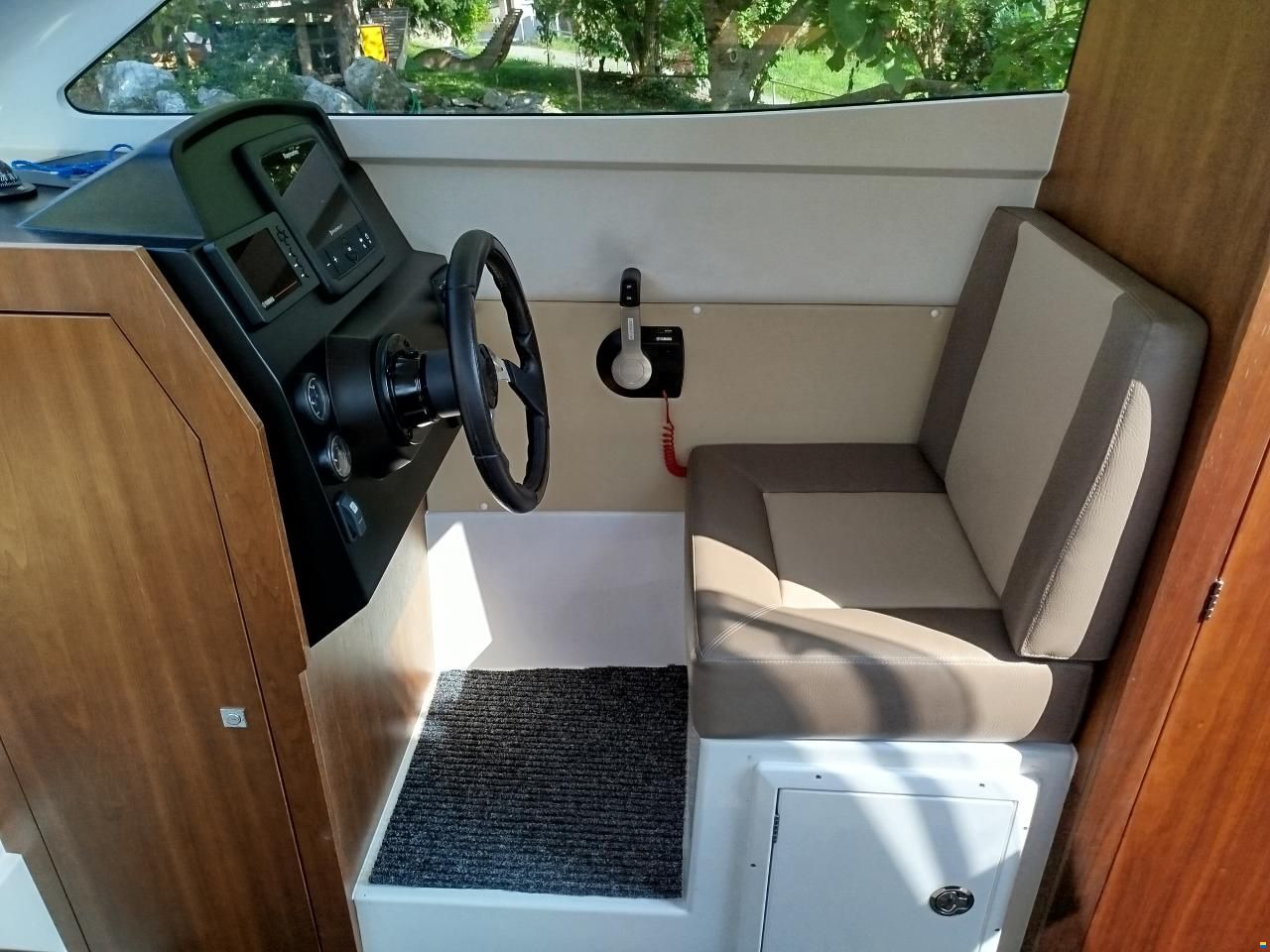 Galia 670 Middle Cabin