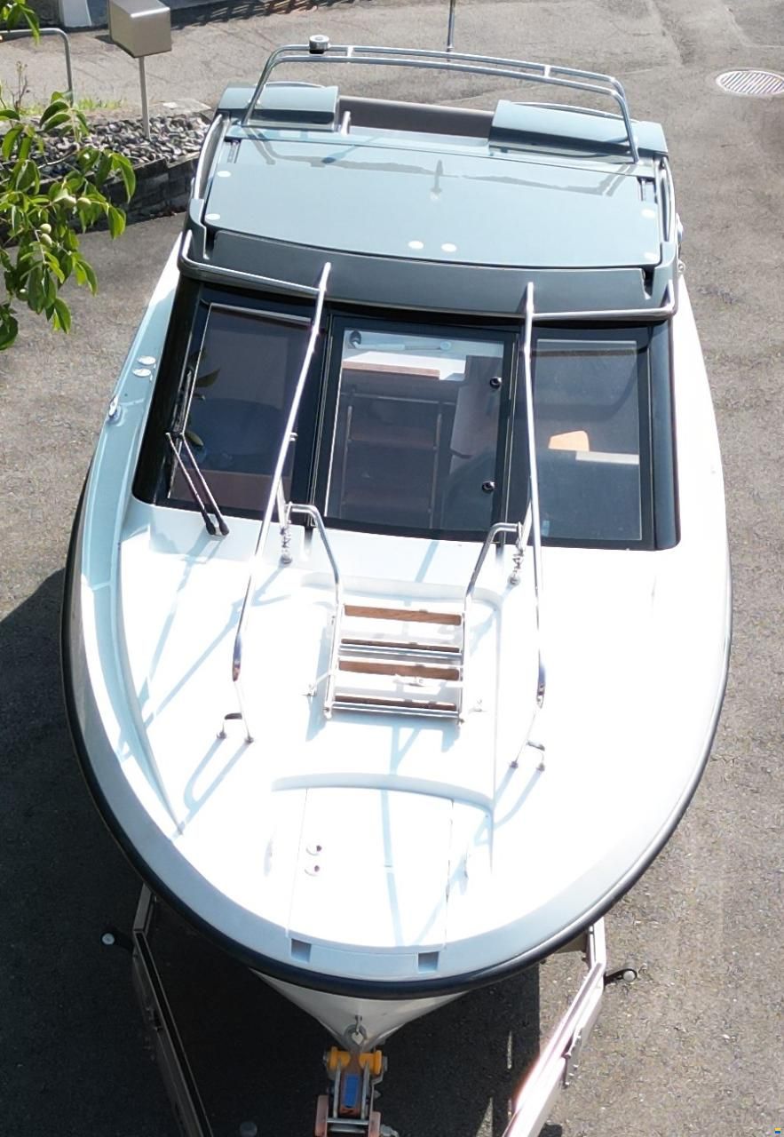 Galia 670 Middle Cabin