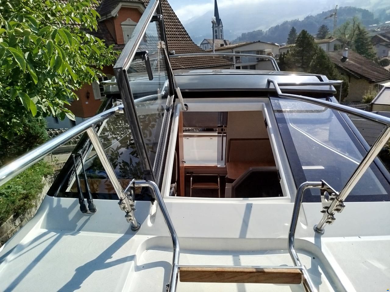 Galia 670 Middle Cabin