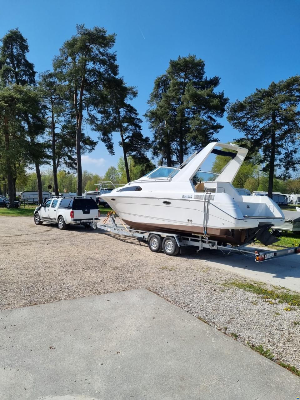Bayliner 2755 mit Strassenanh&auml;nger