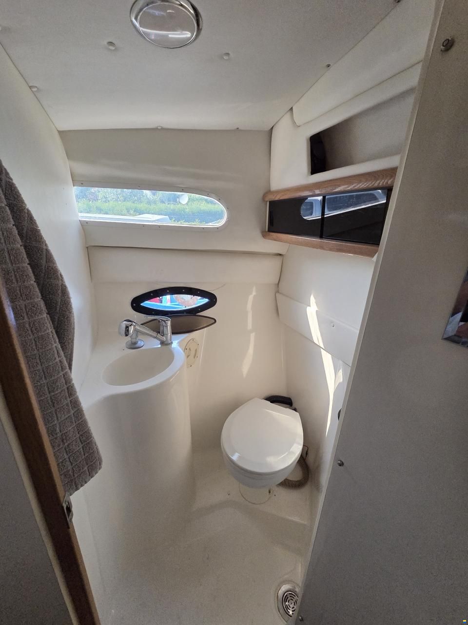 Bayliner 2755 mit Strassenanh&auml;nger