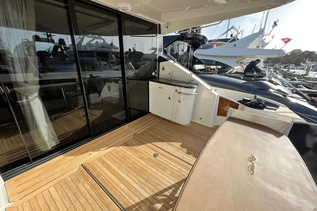 Sea Ray L650 Fly