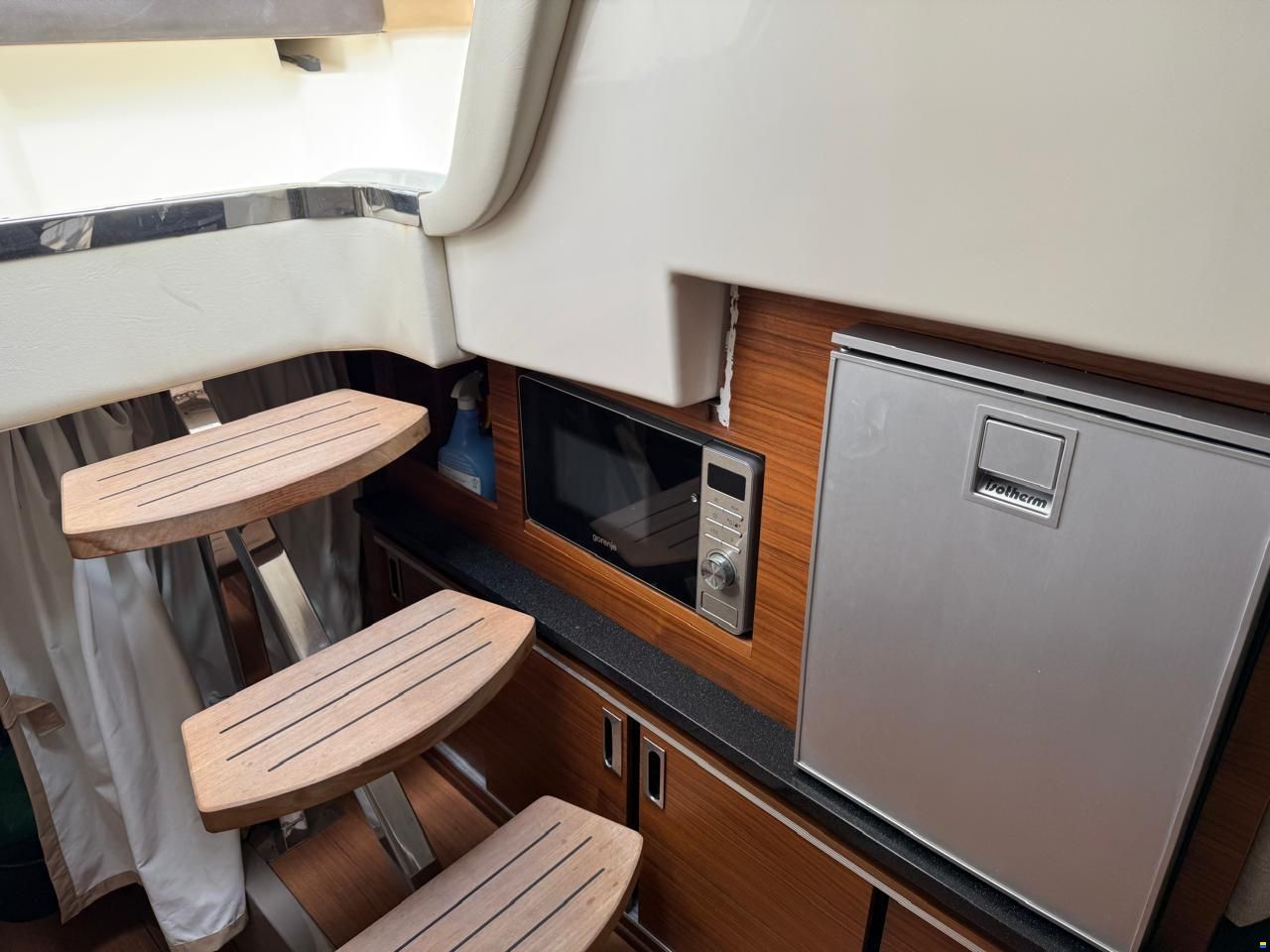 Sea Ray 320 Sundancer