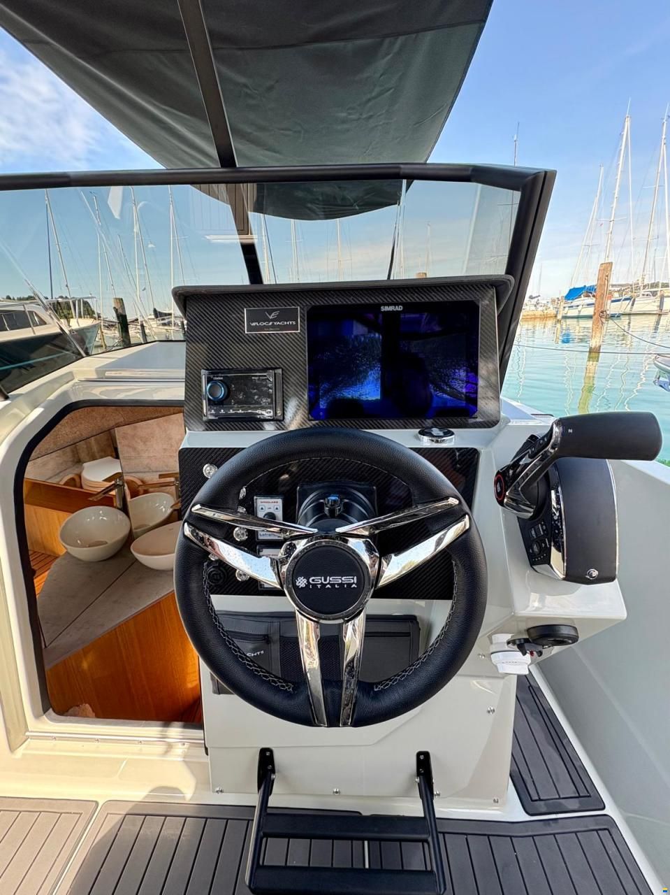 Veloce Yachts V750