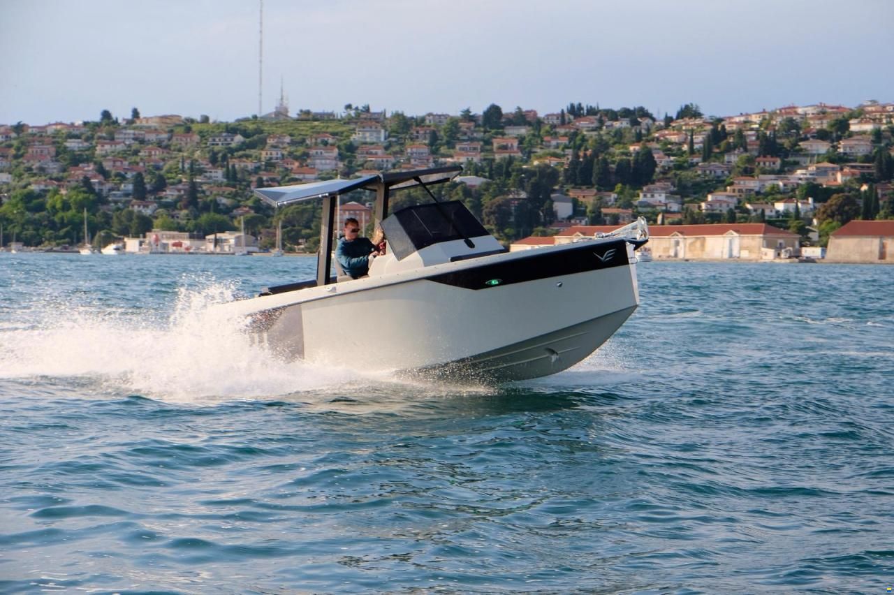 Veloce Yachts V750