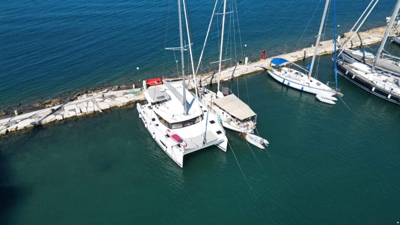 Fountaine Pajot Lucia 40