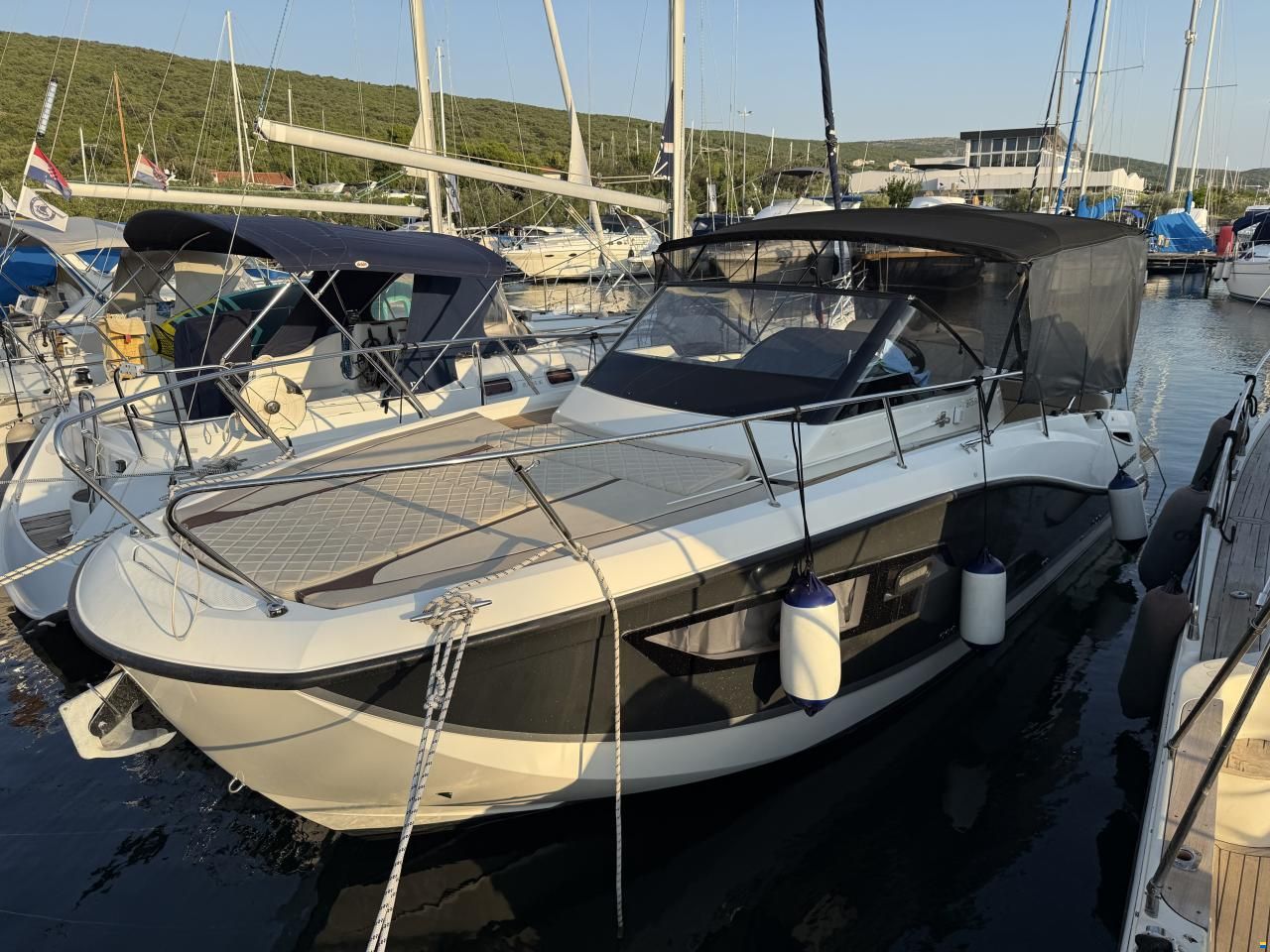 Quicksilver 875 Sundeck