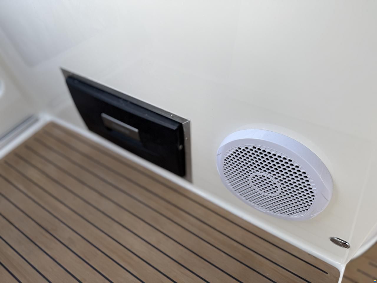 Quicksilver 875 Sundeck