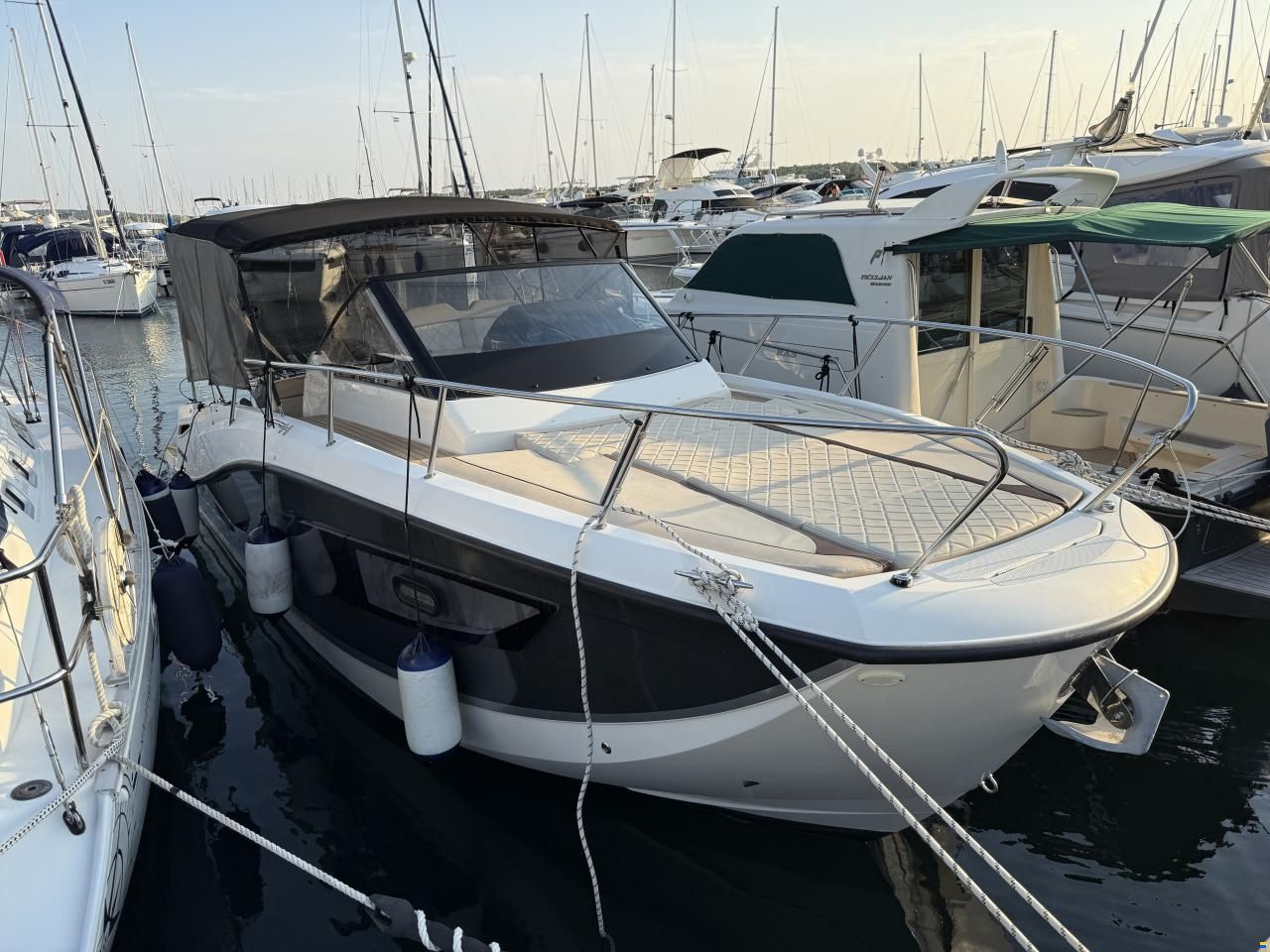 Quicksilver 875 Sundeck