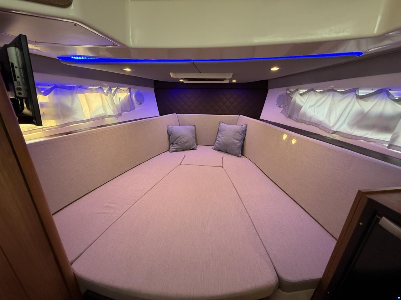 Quicksilver 875 Sundeck