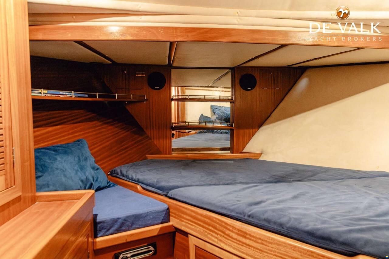 Custom Built Houseboat luxe motor