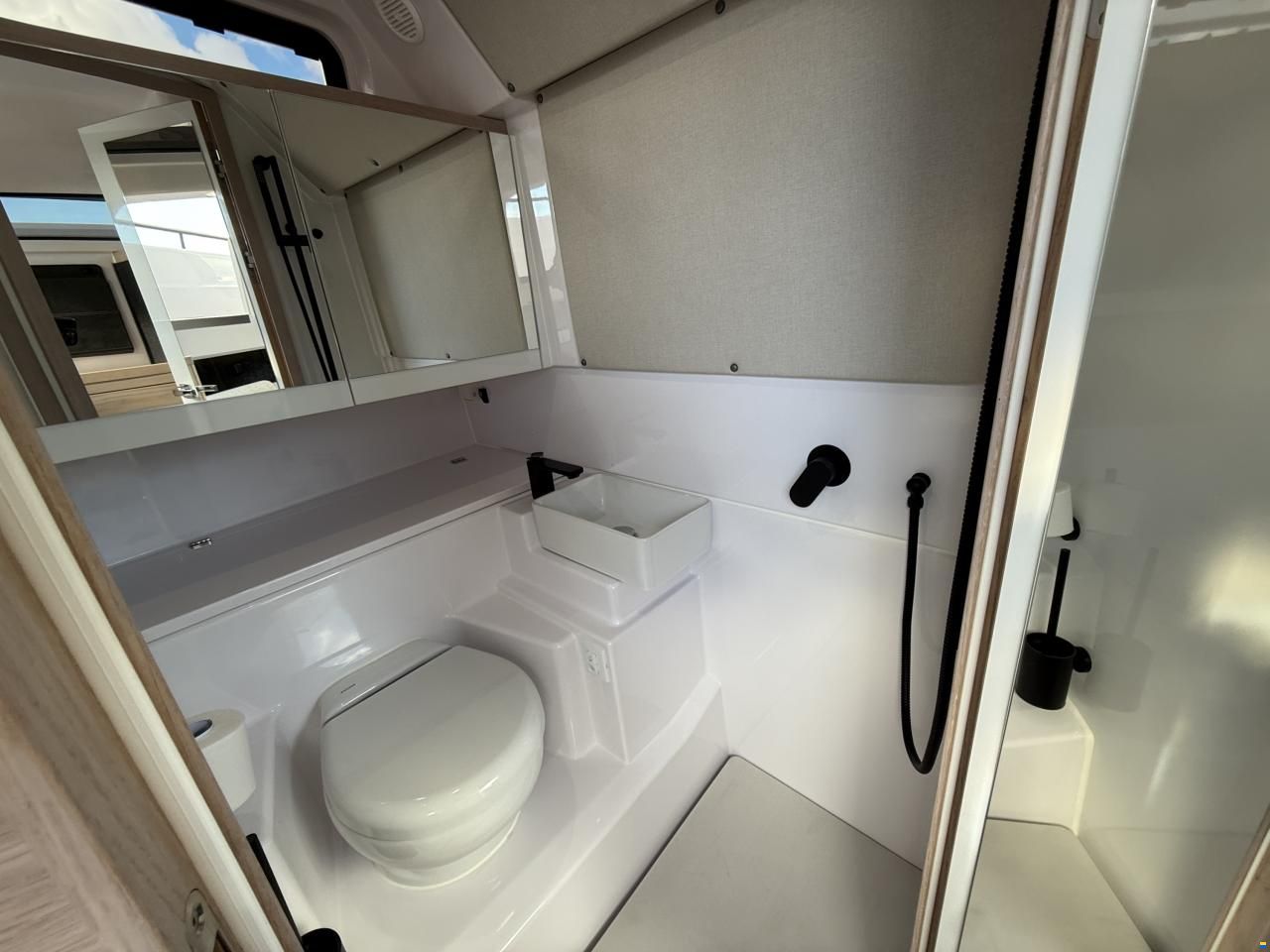 Axopar 45 Cross Cabin - Aft Cabin