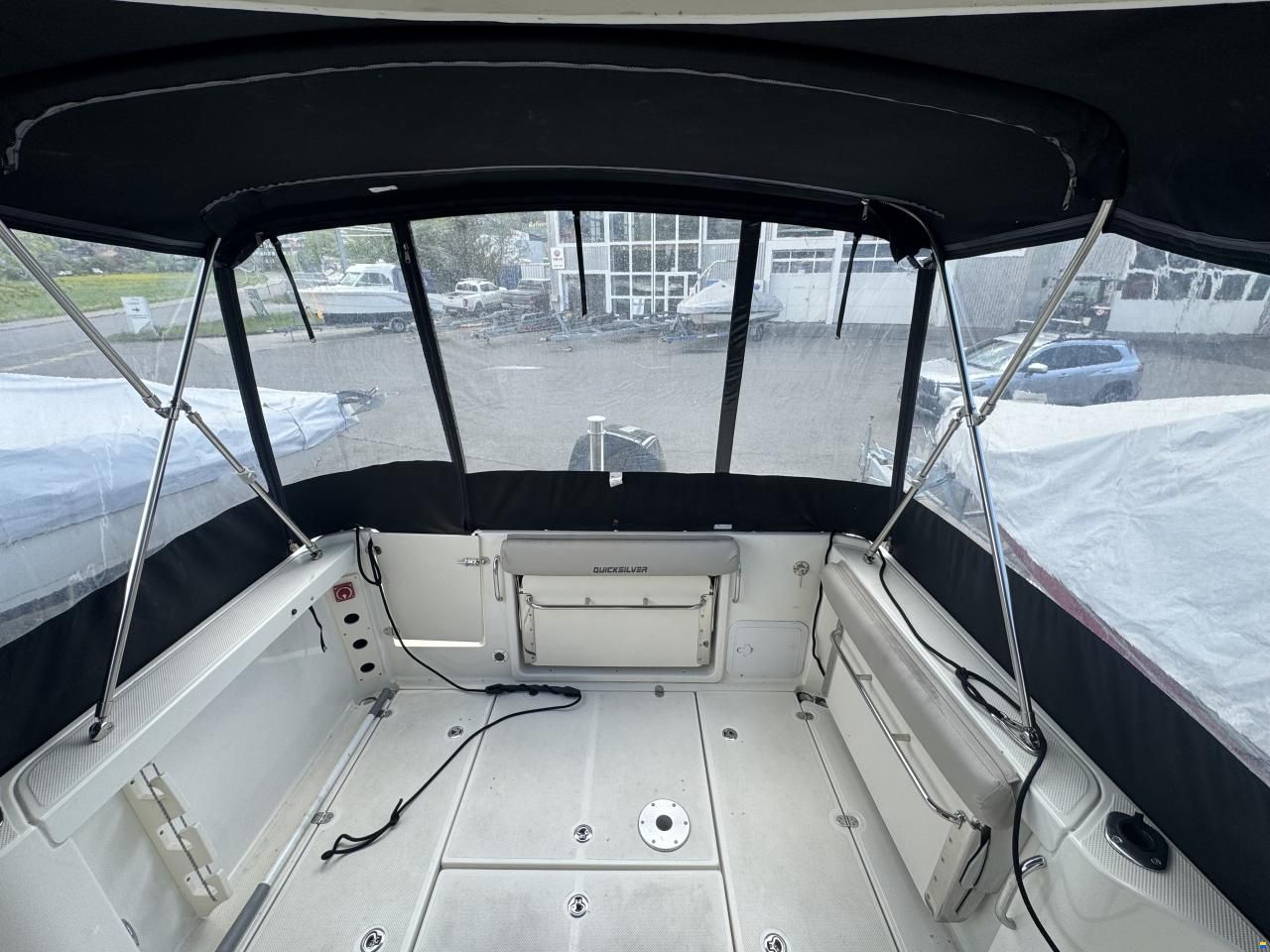 Quicksilver Pilothouse 675