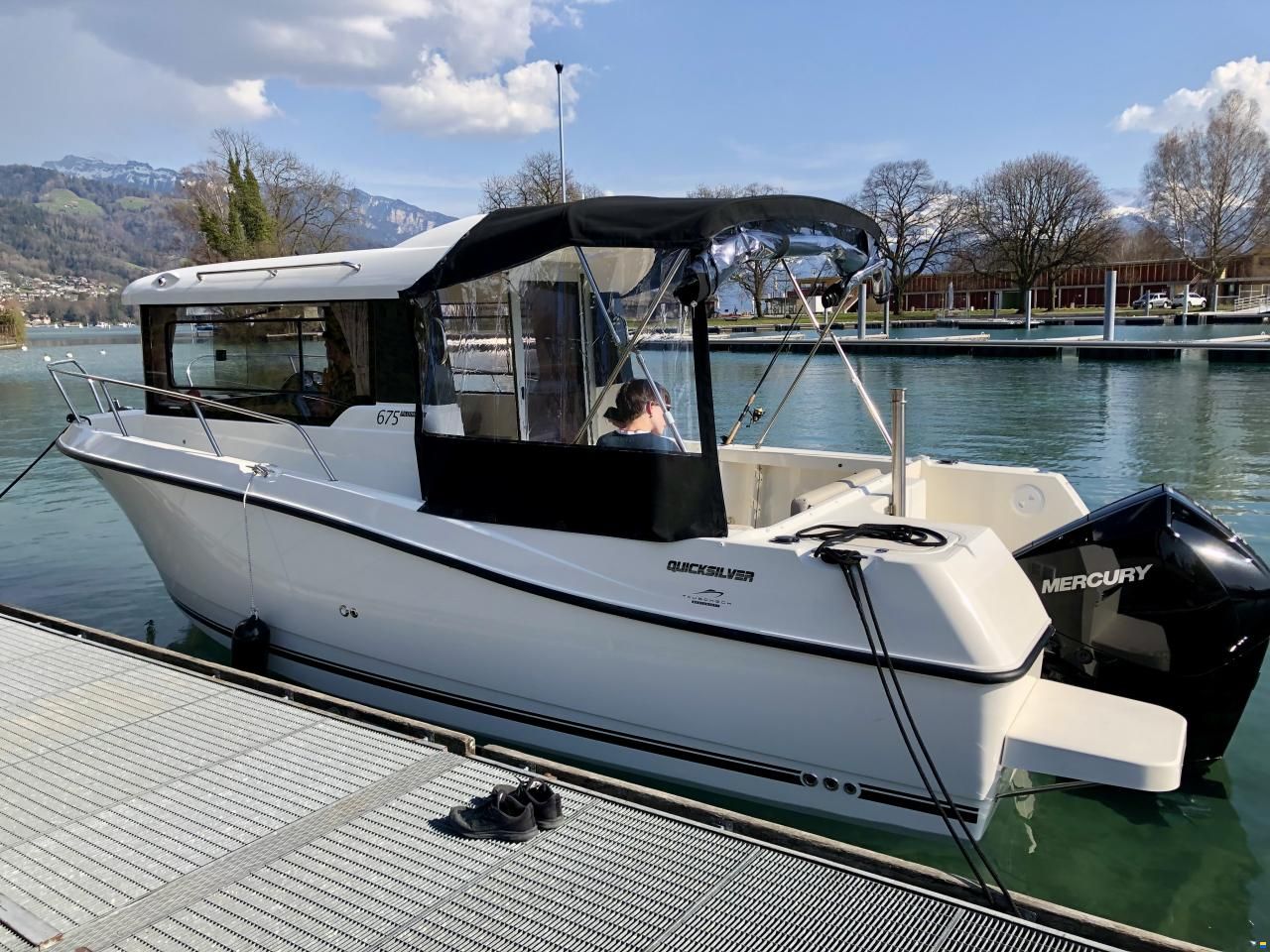 Quicksilver Pilothouse 675