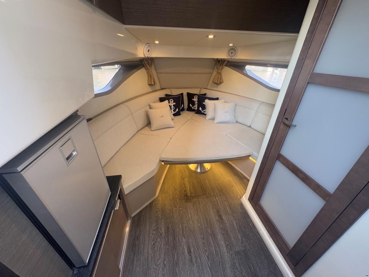 Sea Ray Sundancer 320
