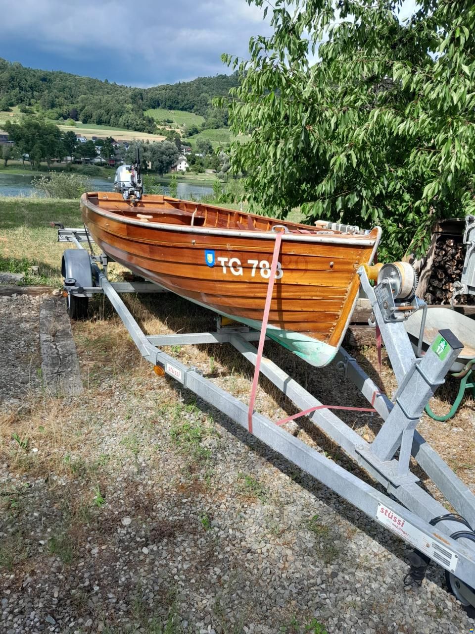 Starcraft Holzboot mit Aussenbordmotor