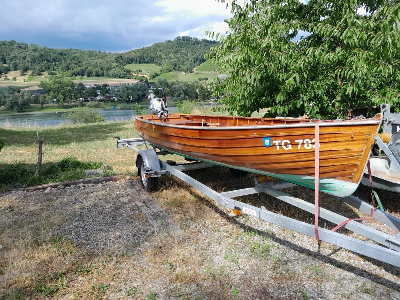 Starcraft Holzboot mit Aussenbordmotor