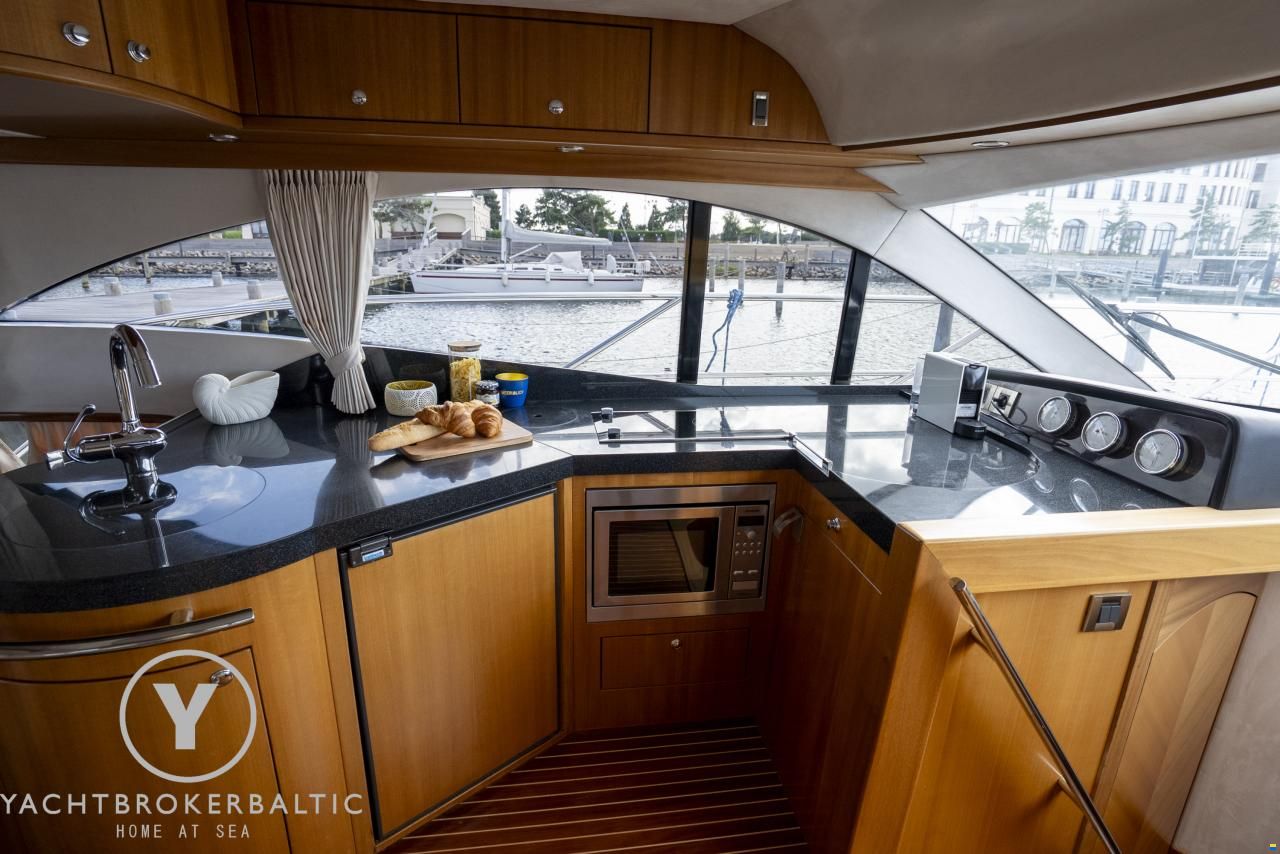 Galeon 440 fly