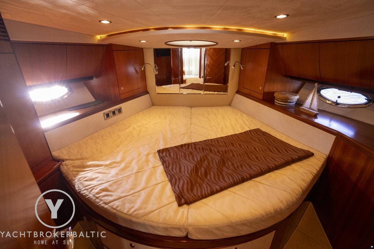Galeon 440 fly