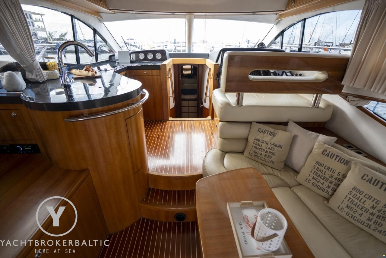 Galeon 440 fly