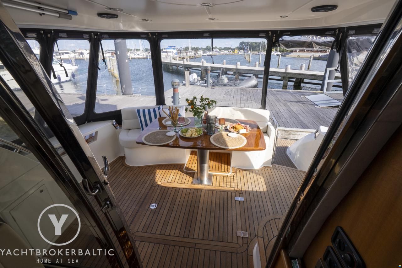 Galeon 440 fly