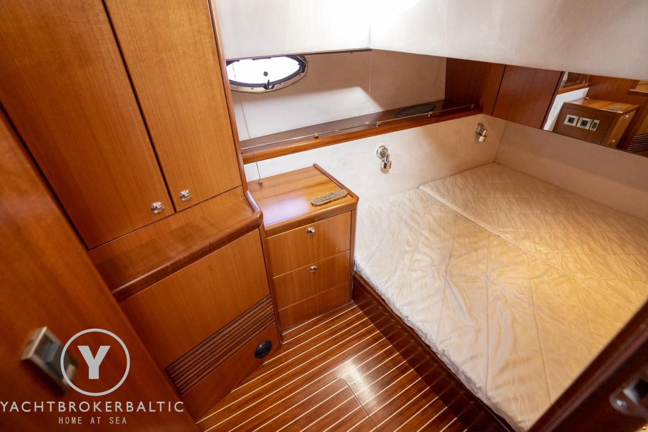 Galeon 440 fly