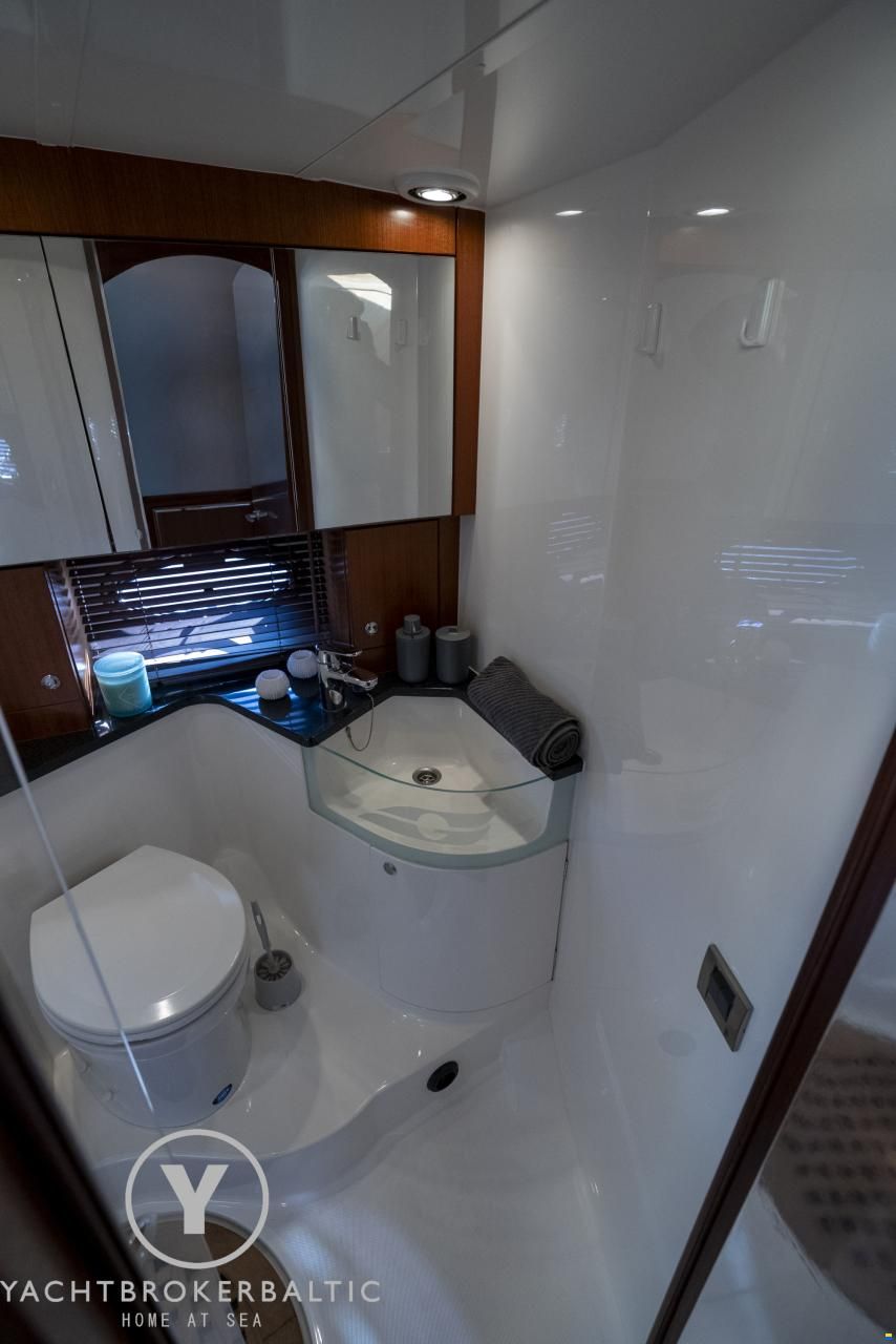 Galeon 440 fly