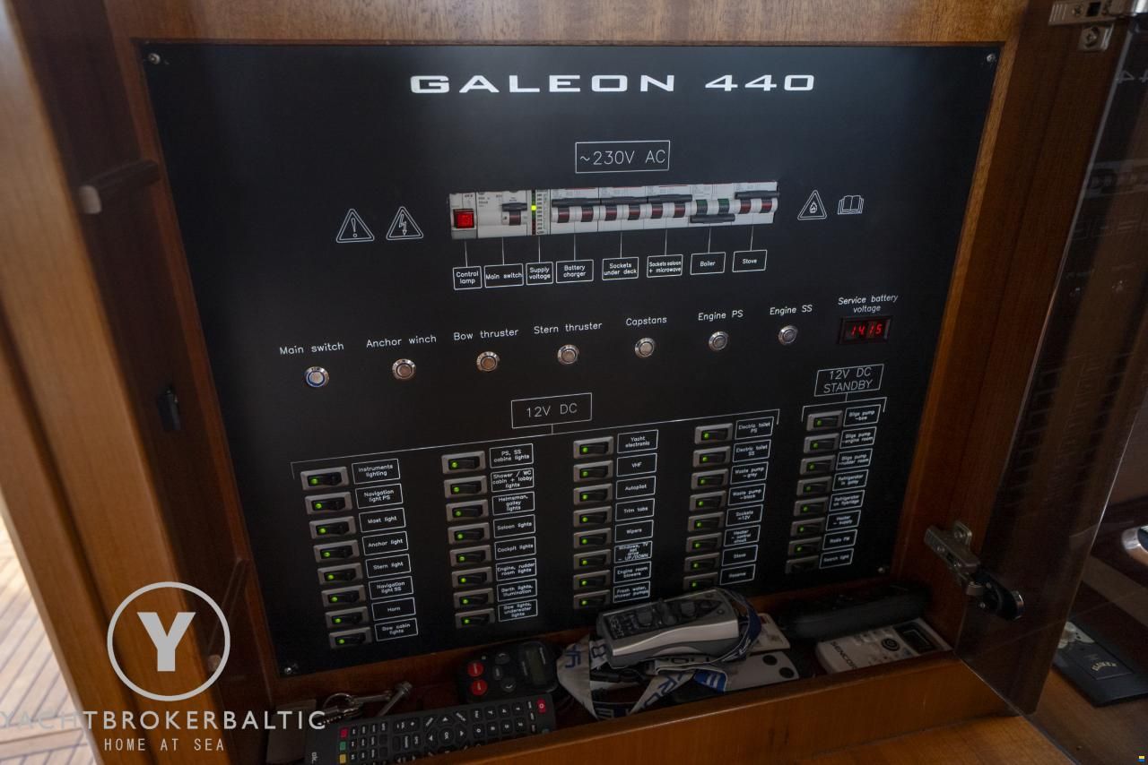 Galeon 440 fly