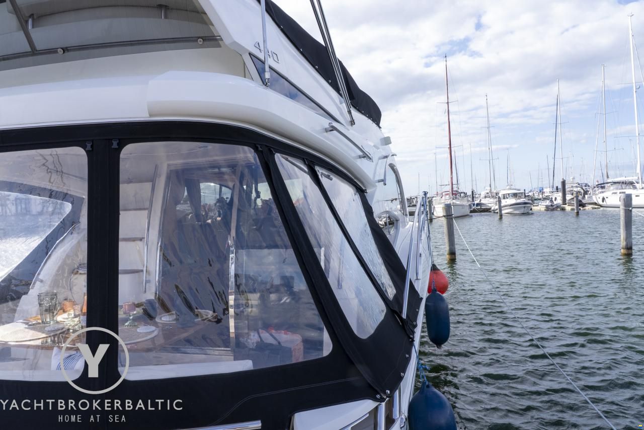 Galeon 440 fly
