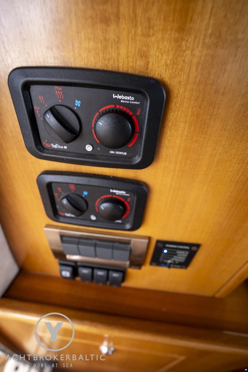 Galeon 440 fly
