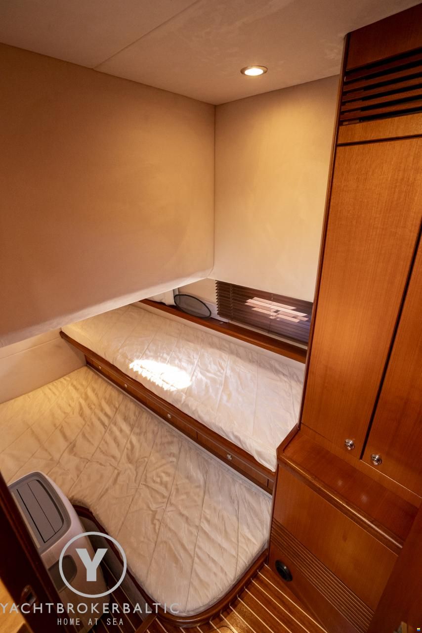 Galeon 440 fly