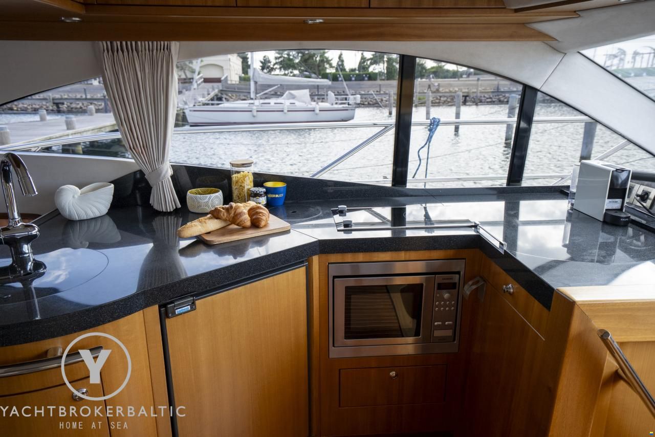 Galeon 440 fly