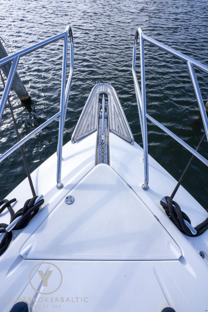 Galeon 440 fly