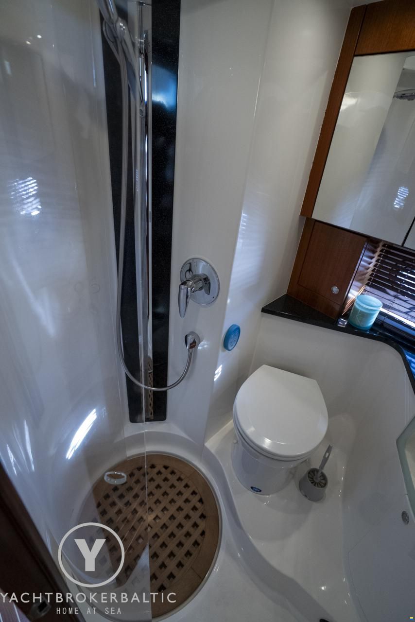 Galeon 440 fly