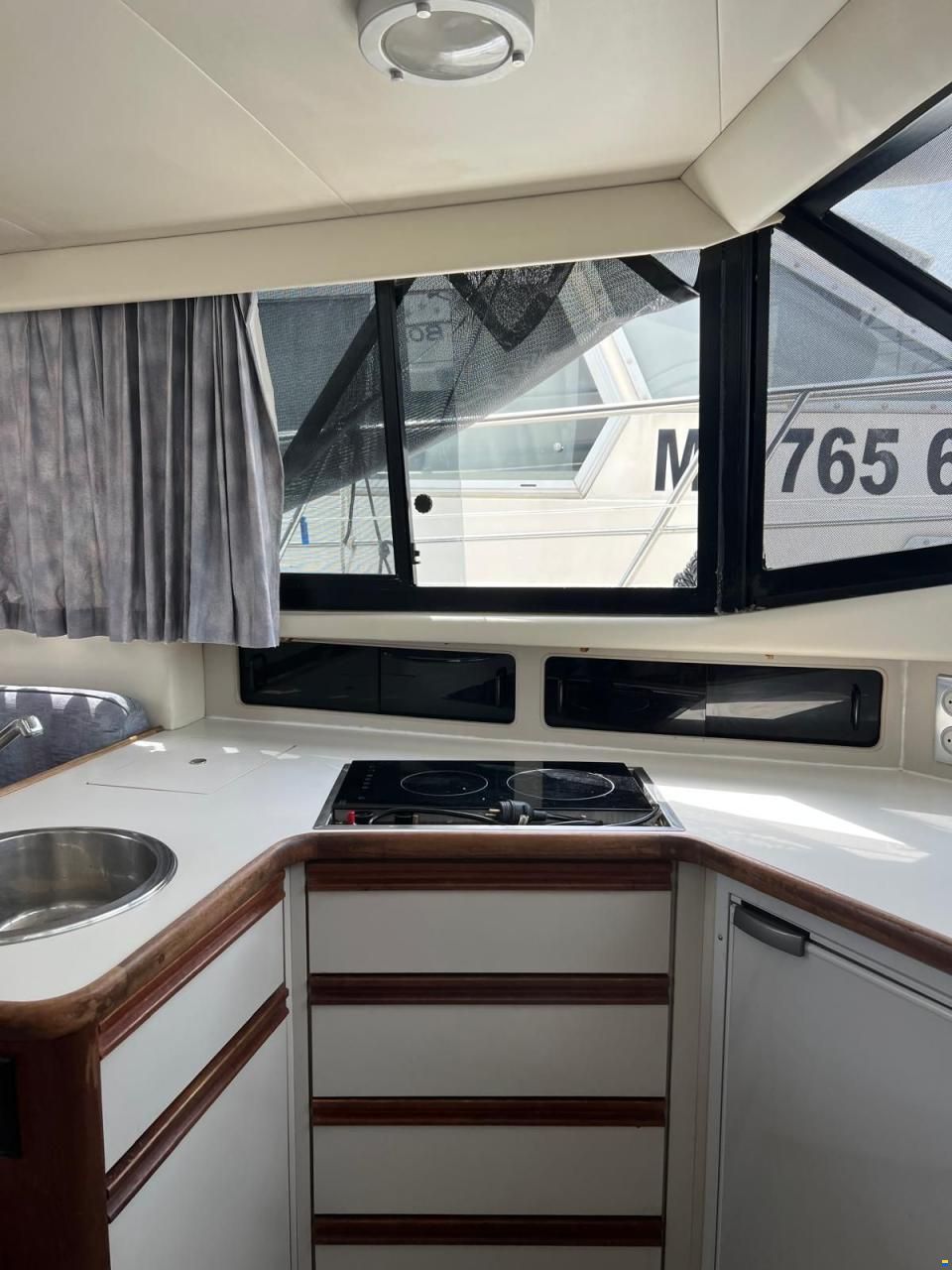 Carver FLYBRIDGE 8.50