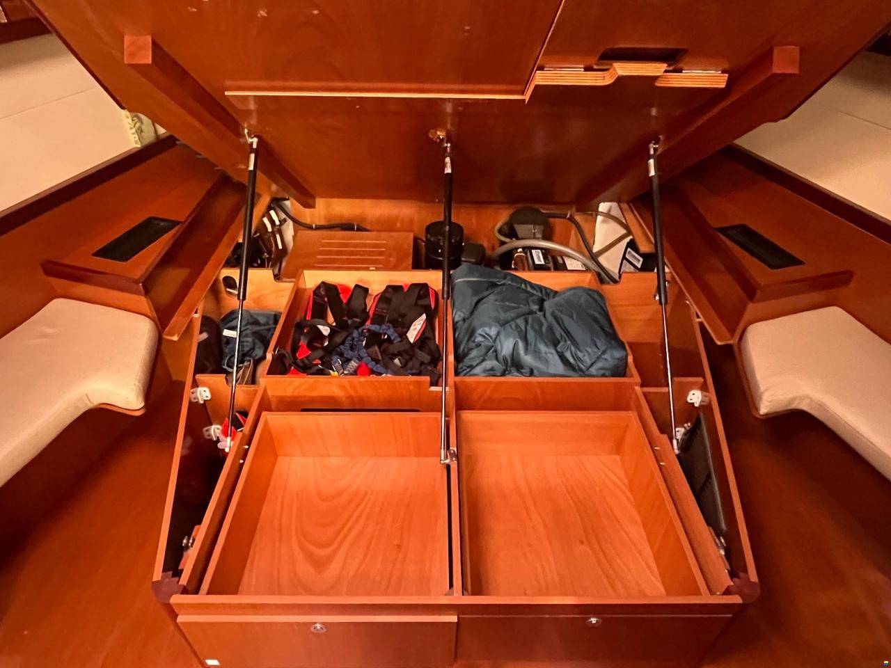 Beneteau Oceanis 58