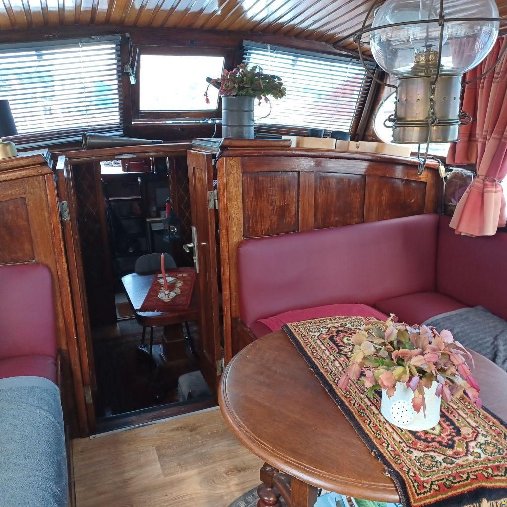 Klassiek motorjacht Directievaartuig