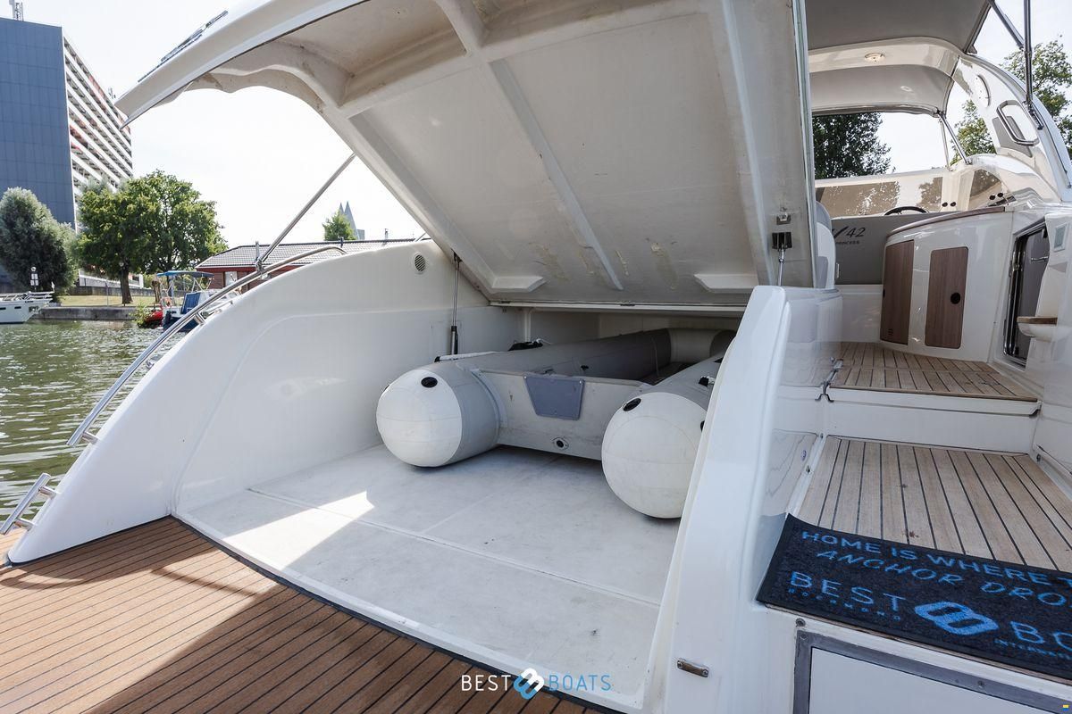 Princess V42