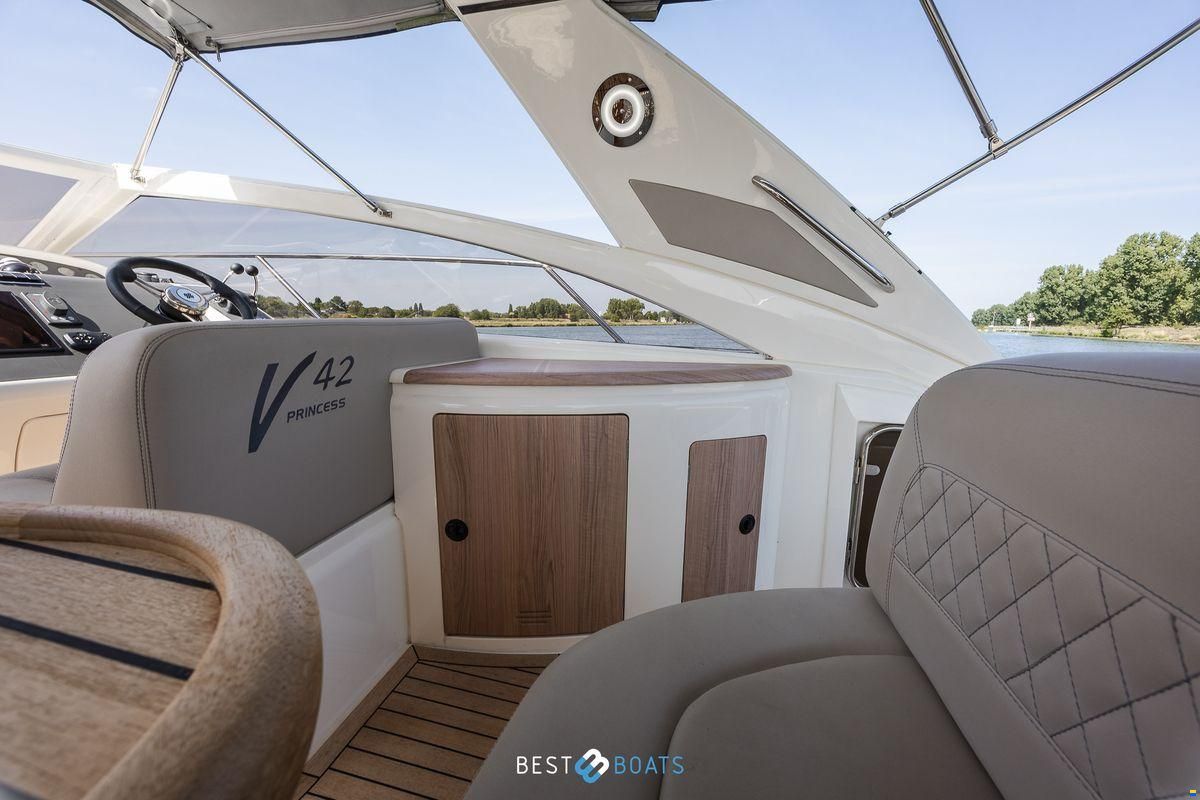 Princess V42